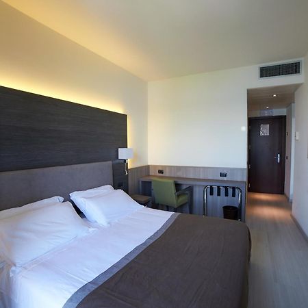 Hotel Giardino Arona Esterno foto