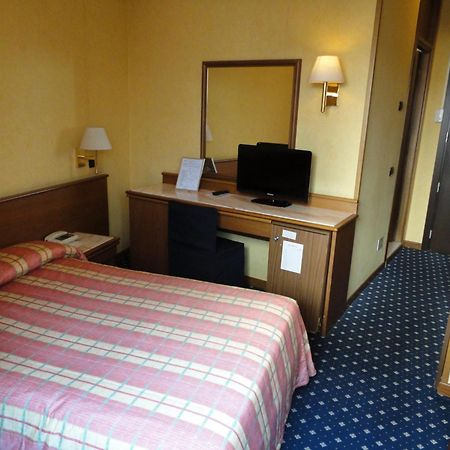 Hotel Giardino Arona Esterno foto