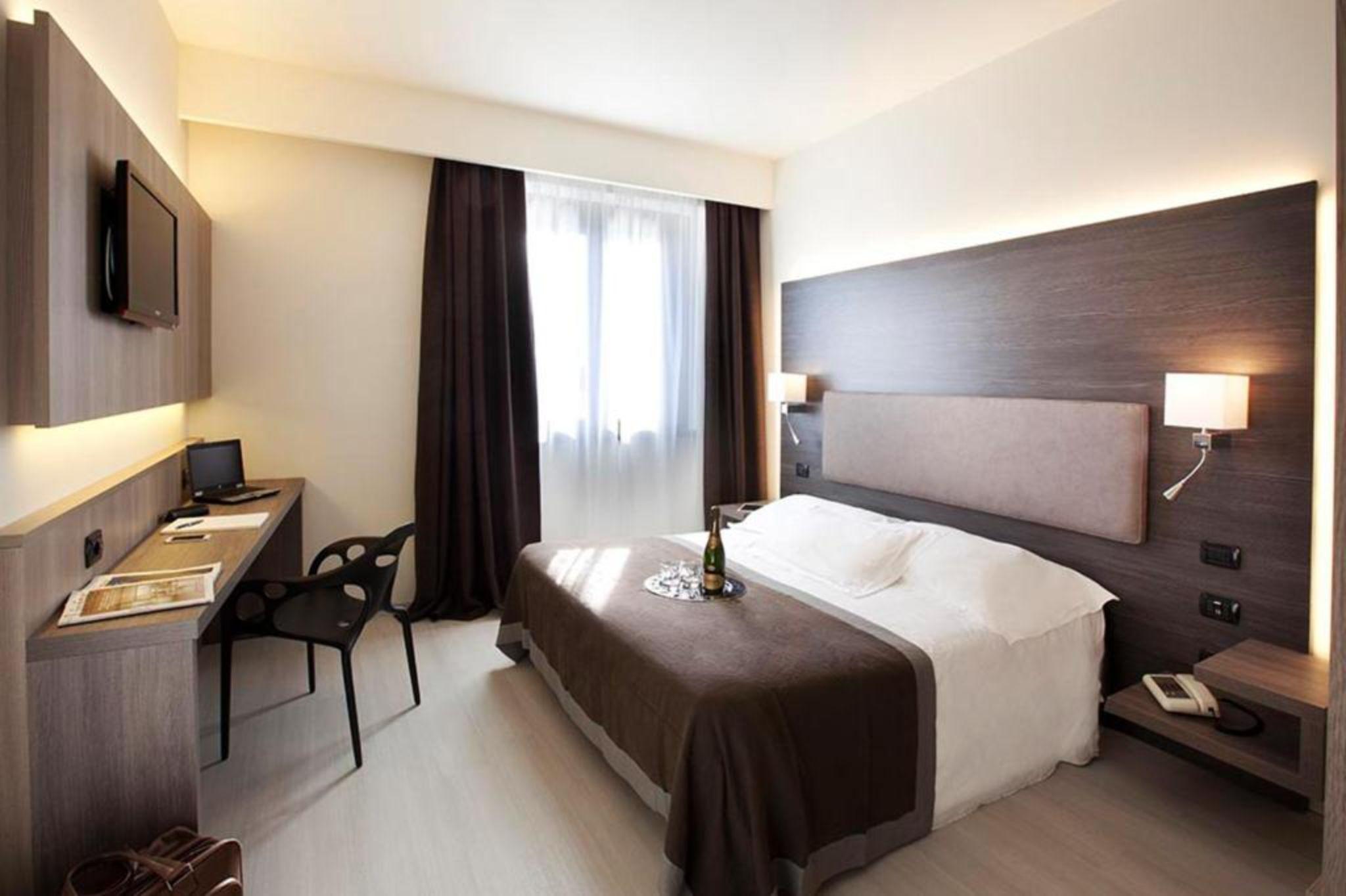 Hotel Giardino Arona Esterno foto