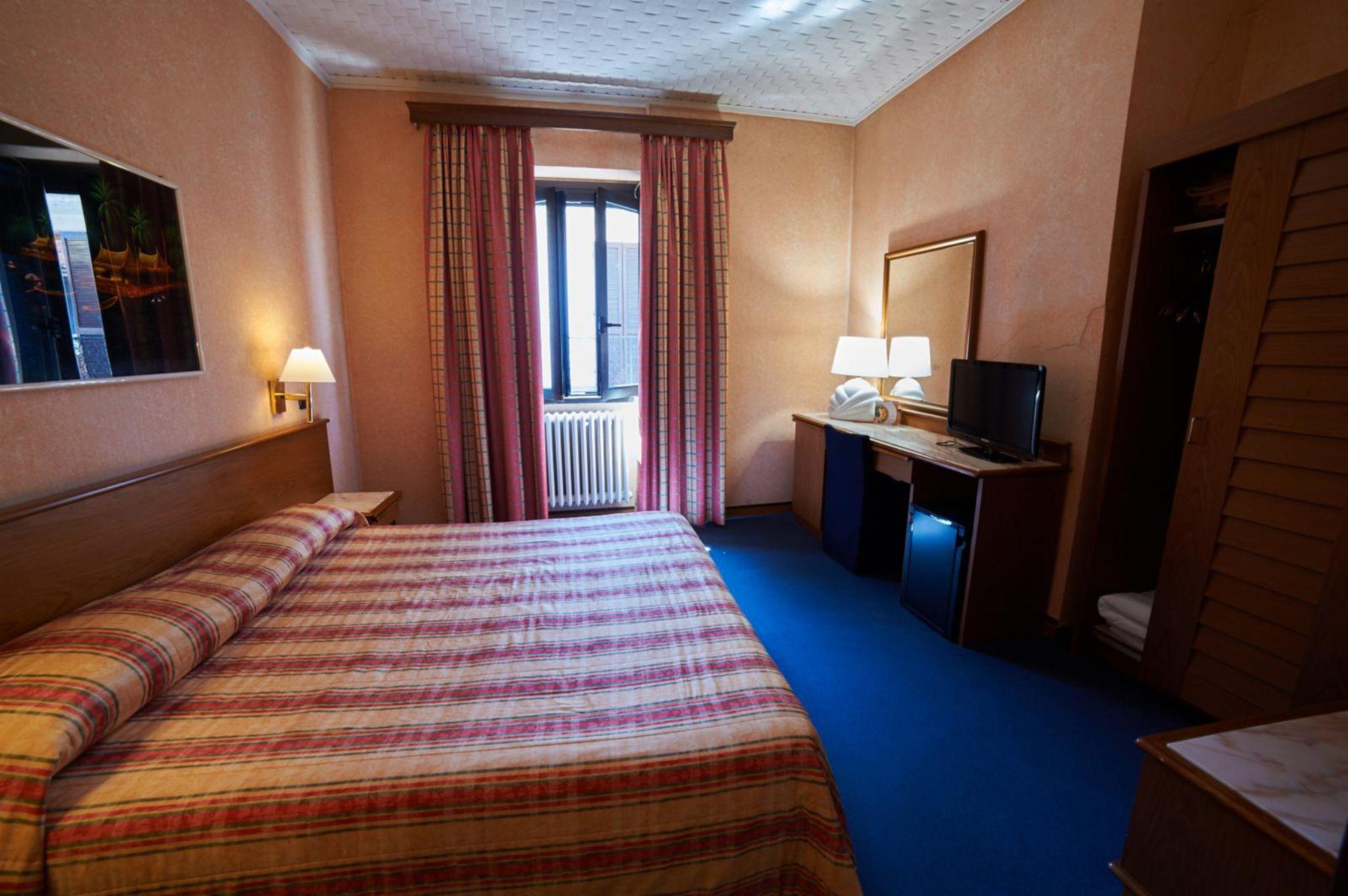 Hotel Giardino Arona Esterno foto