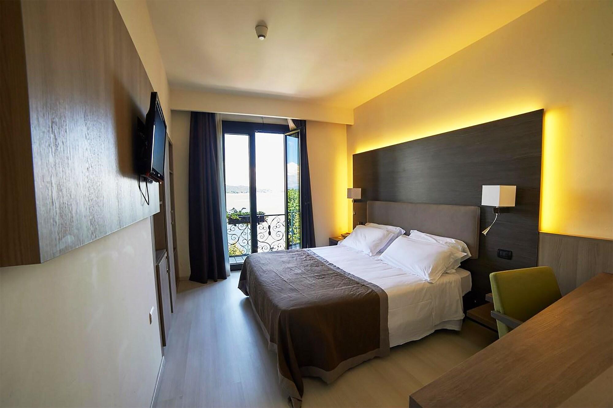 Hotel Giardino Arona Esterno foto