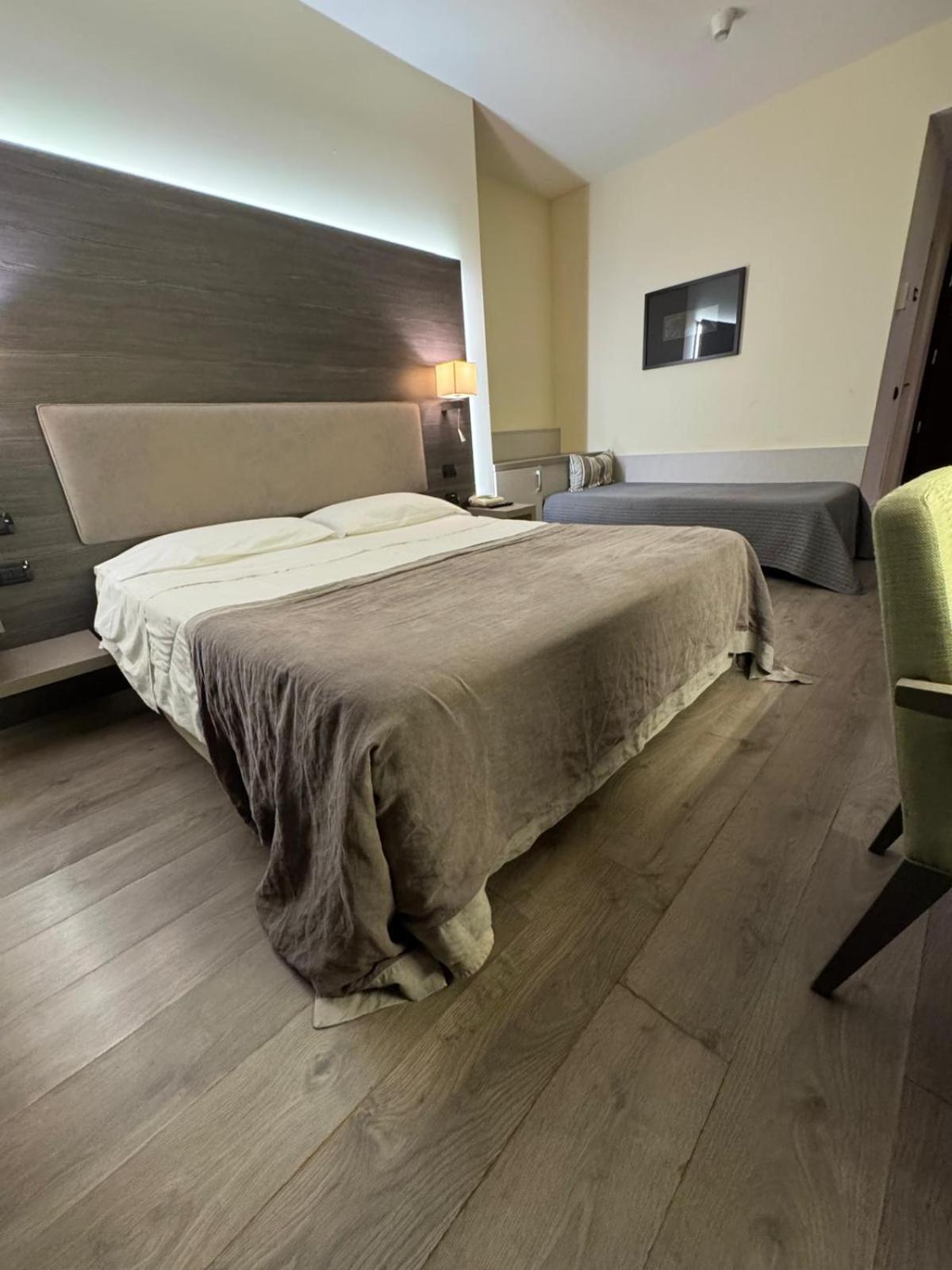Hotel Giardino Arona Esterno foto