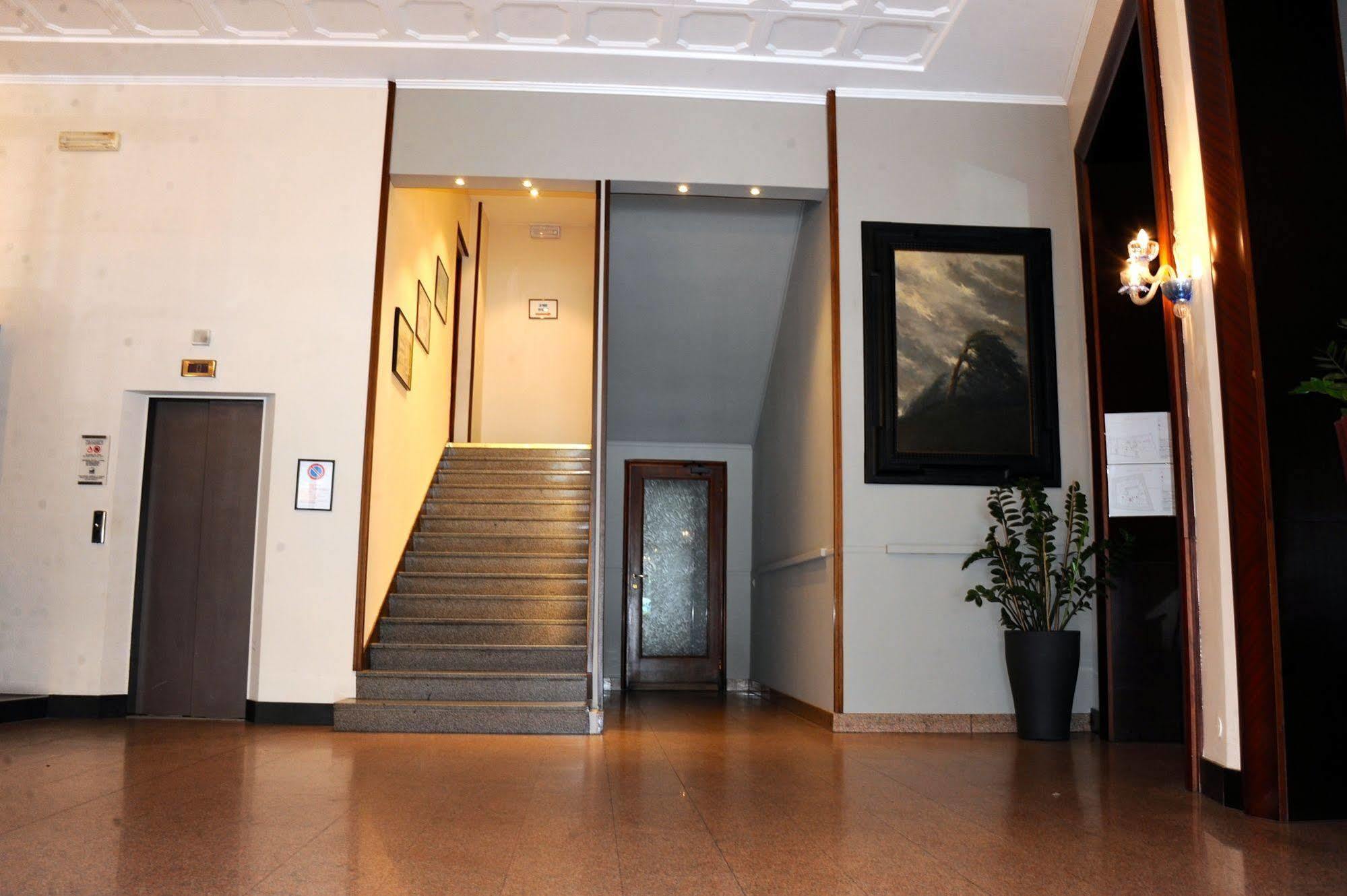 Hotel Giardino Arona Esterno foto