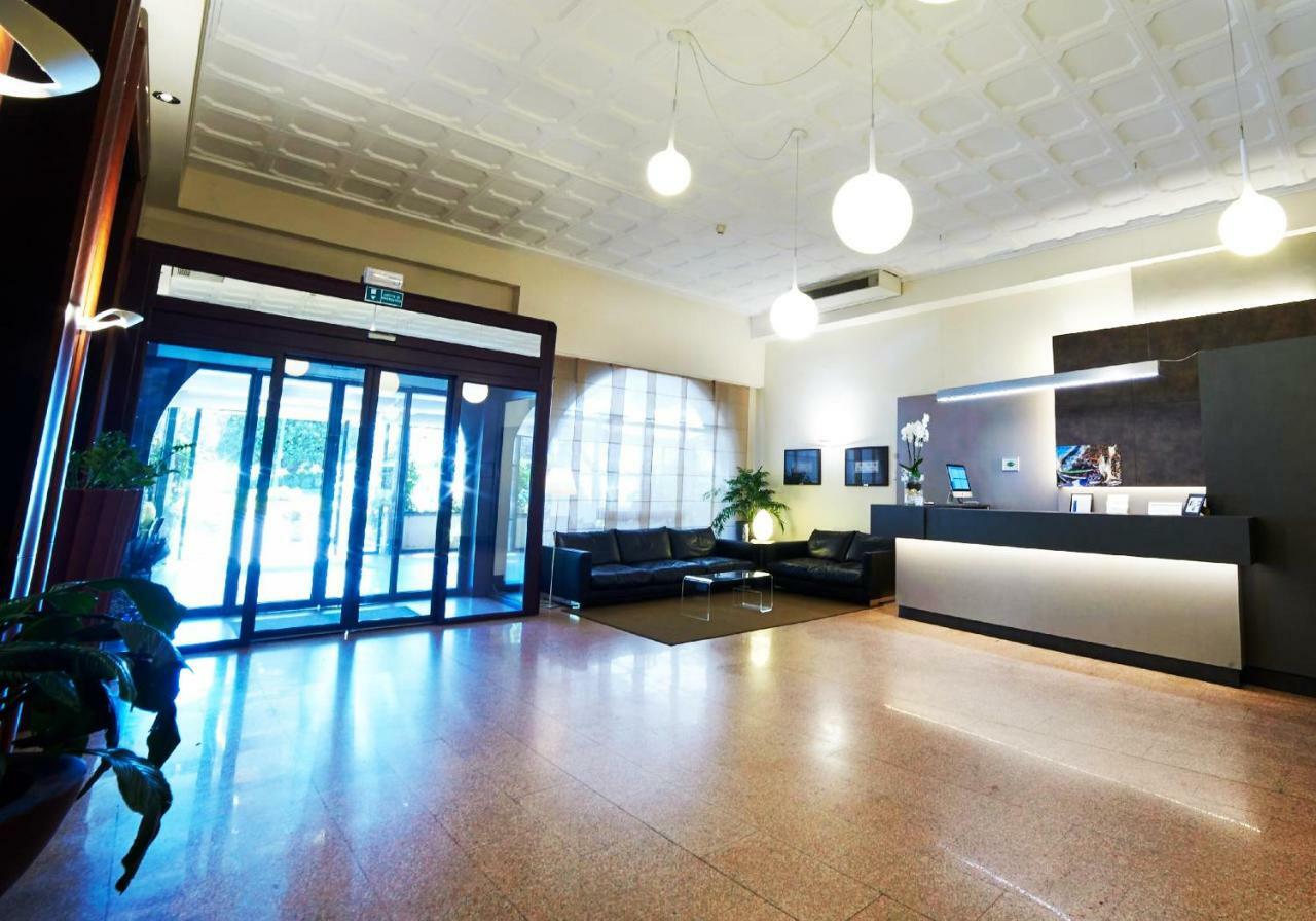 Hotel Giardino Arona Esterno foto