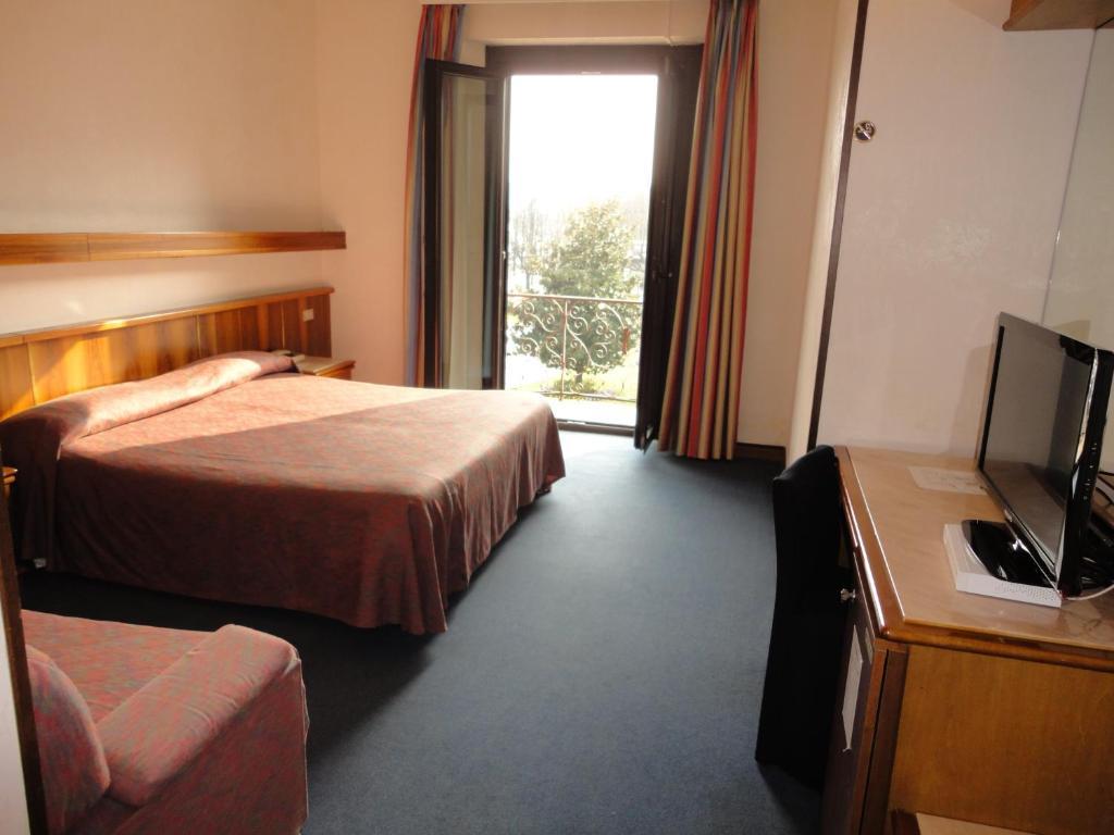 Hotel Giardino Arona Camera foto