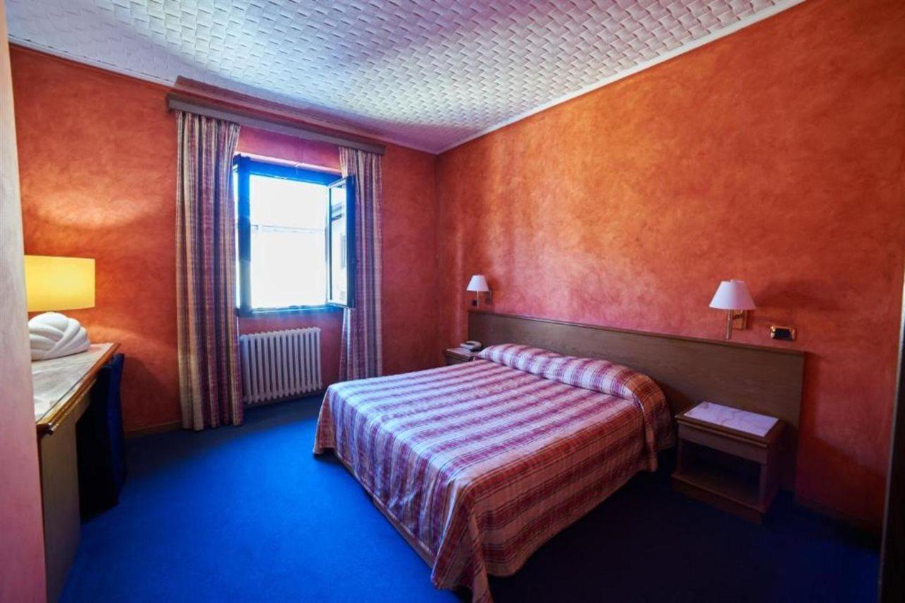 Hotel Giardino Arona Esterno foto